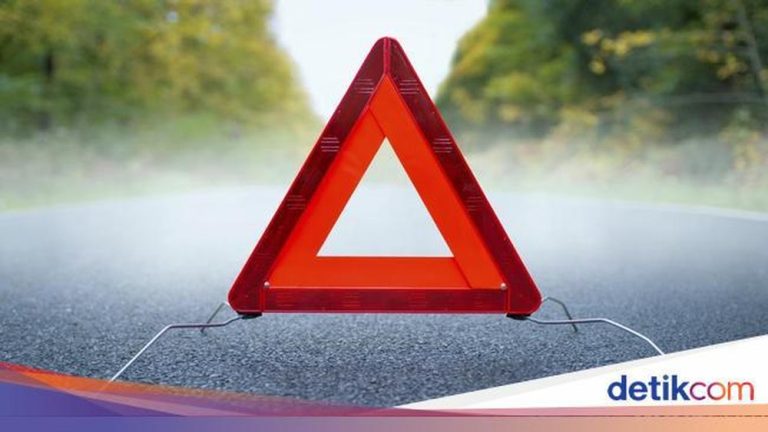 Jalan Utama Bekasi Mendadak Ditutup