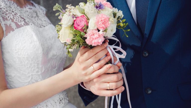 Pengantin Pria Dihajar di Pesta Sendiri