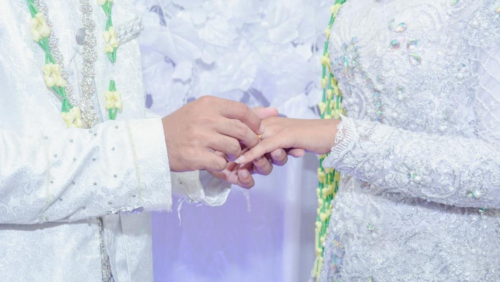 Istri Pertama Beri Kejutan Tak Biasa
