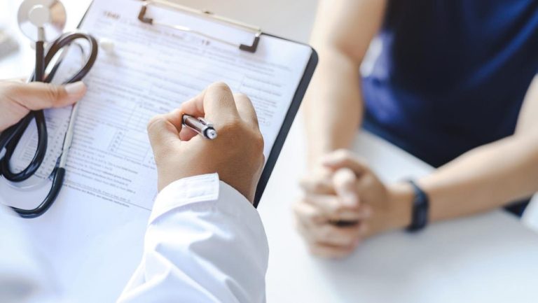 Kematian Dokter Icha Memicu Desakan Perlindungan Nakes