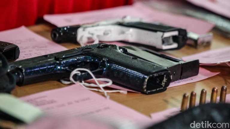 Ratusan Juta Rupiah dari Bisnis Senjata Ilegal di Priok