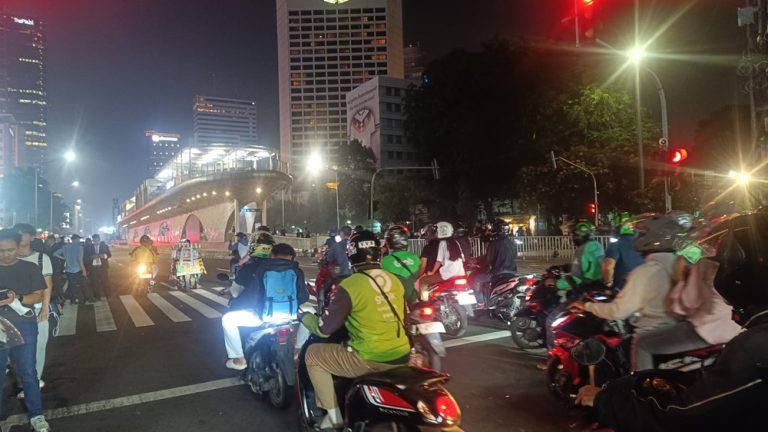 Massa Tosari Bubar Jalan Sudirman Kembali Normal Massa Tosari Bubar Jalan Sudirman Kembali Normal