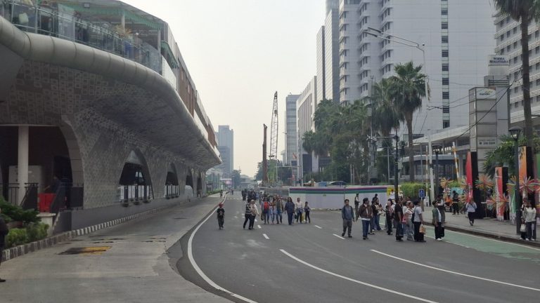 Jalan Utama Jakarta Ditutup Total Ribuan Warga Menyerbu