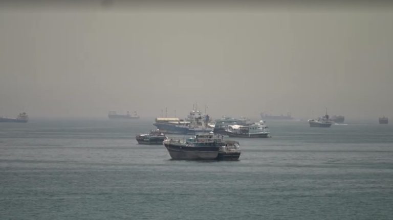 Tembakan Misterius di Selat Hormuz Iran Balas AS Tembakan Misterius di Selat Hormuz Iran Balas AS