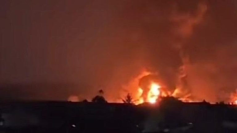 Api Raksasa Landa Pabrik Karet Tangerang