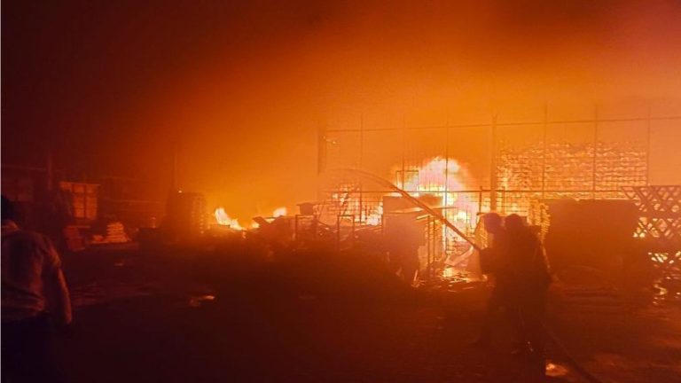 Gudang Cakung Terbakar Hebat