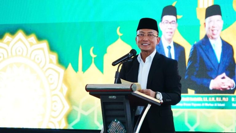Imam Masjid Bersatu Demi Misi Rahasia Imam Masjid Bersatu Demi Misi Rahasia