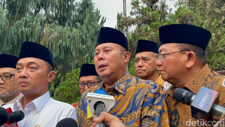 Antrean Haji Terpangkas Jauh Biaya Turun Drastis