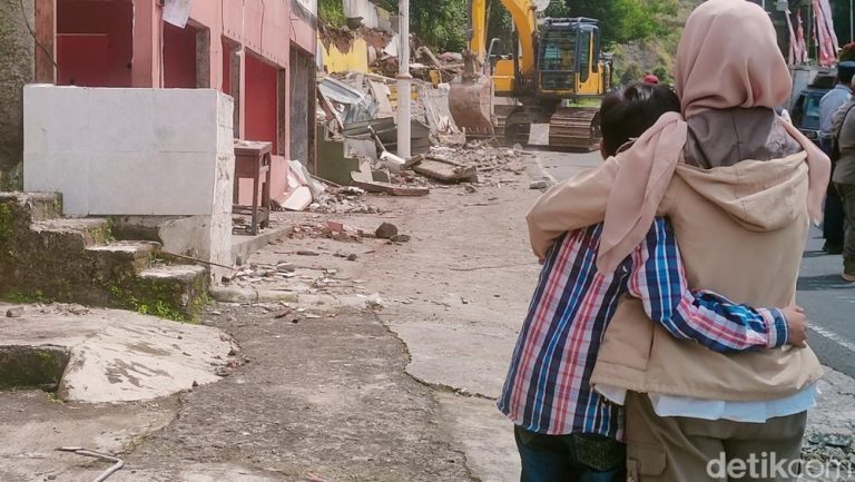 Puncak Cianjur Bergejolak Ratusan Kios Lenyap