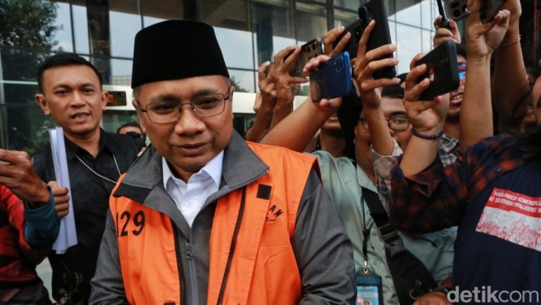 Kondisi Mantan Menag Yaqut Terungkap KPK Ambil Keputusan Mengejutkan
