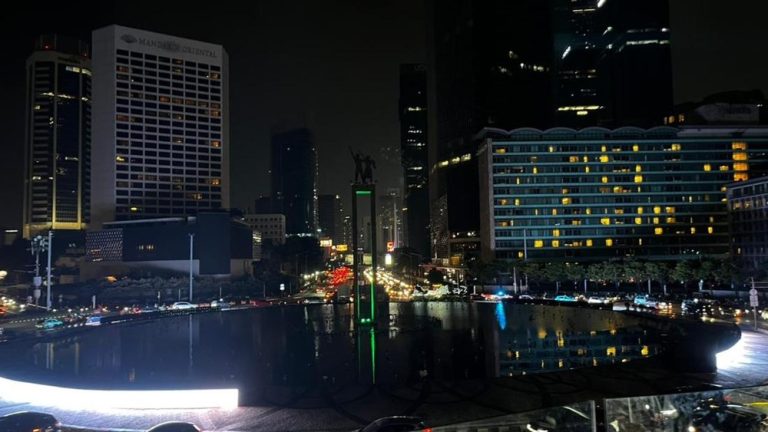 Satu Jam Gelap Jakarta Untung Besar Satu Jam Gelap Jakarta Untung Besar