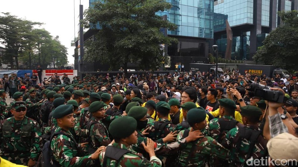 Mengapa Prajurit TNI Amankan Aksi Mahasiswa Terungkap Alasannya