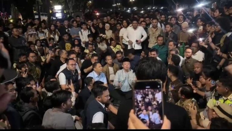 Pejabat Dikejar Mahasiswa di UGM Mengapa