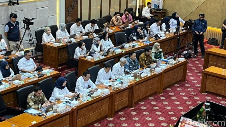 Gaji Dokter Miliaran Rupiah Atau Cuma Ratusan Ribu