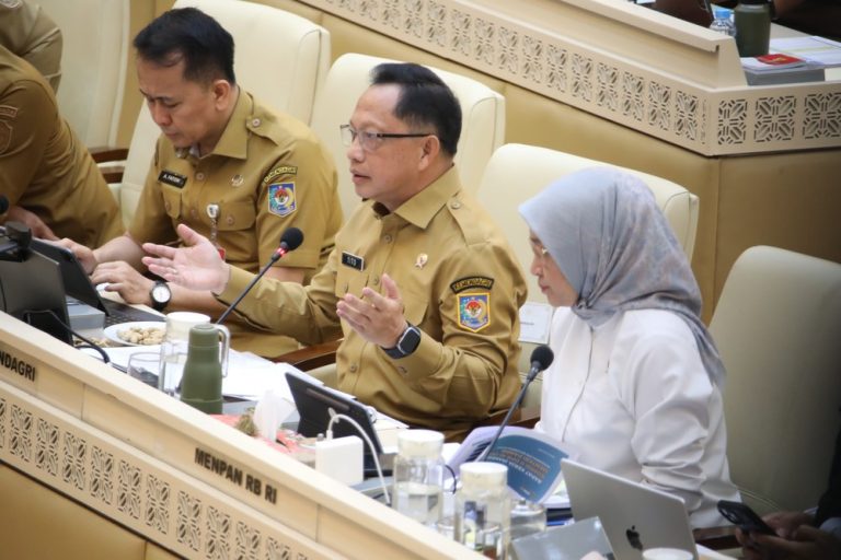 Mendagri Tegas Tak Ada PHK Solusi Jitu Terungkap