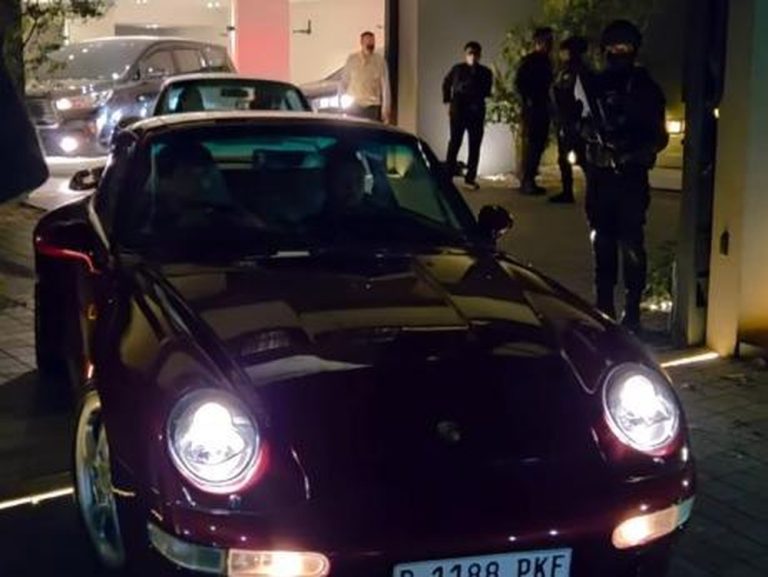 Misteri Porsche Mewah Mantan Pejabat Terkuak KPK