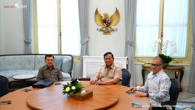 JK Ajak Putranya ke Istana Bahas Proyek Raksasa Nasional JK Ajak Putranya ke Istana Bahas Proyek Raksasa Nasional