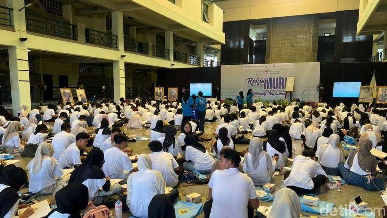 Jakarta Saksi Sejarah Ribuan Sketsa Soeharto Pecahkan Rekor