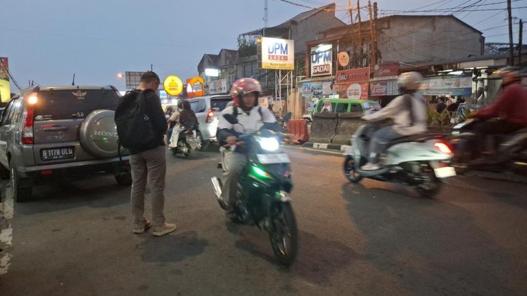 Aksi Bocil Viral Tak Mempan Pemotor Ciawi Tetap Lawan Arus