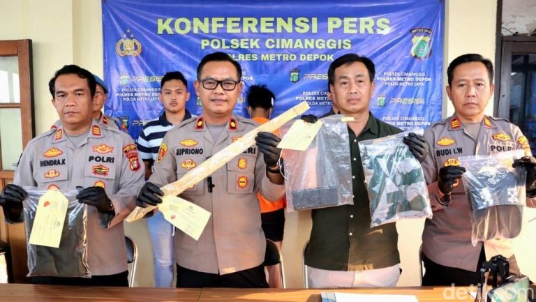 Parang Pajangan Berubah Petaka di Depok Parang Pajangan Berubah Petaka di Depok