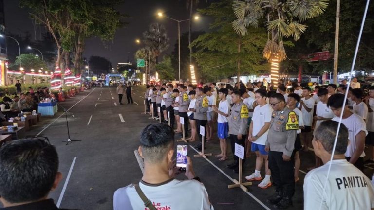 Polisi Jakarta Pusat Gelar Lari Malam Penuh Kejutan