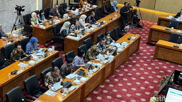 Menkes Heran Antivaksin Merebak Menkes Heran Antivaksin Merebak