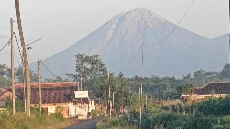 Puncak Jawa Bergejolak Tiga Kali