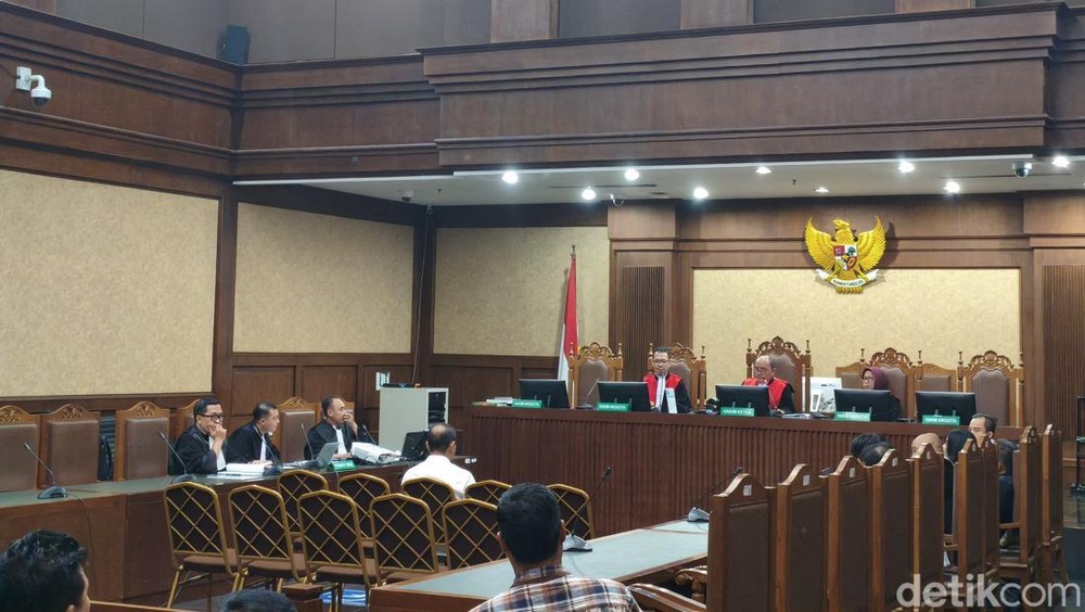 Pejabat Bea Cukai Akui Duit Haram Terbongkar