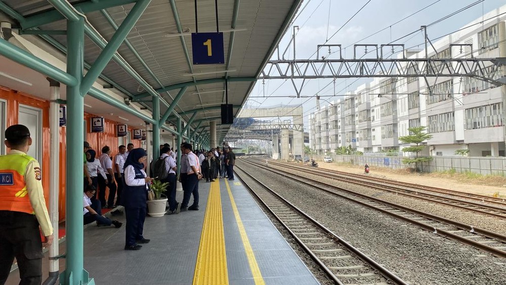Stasiun JIS Buka Tarif KRL Cuma Seribu Rupiah