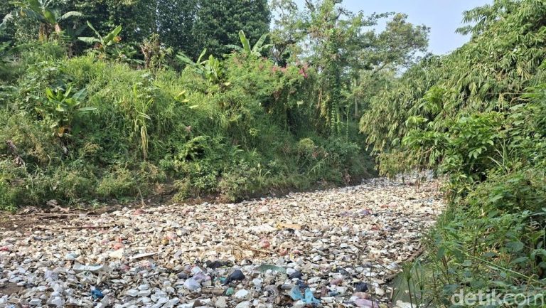 Wali Kota Serang Siapkan Sanksi Tegas Pencemar Sungai Wali Kota Serang Siapkan Sanksi Tegas Pencemar Sungai