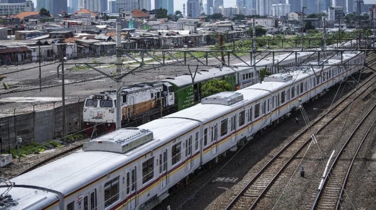 Nyawa Melayang di Rel KRL Jurangmangu Perjalanan Terdampak