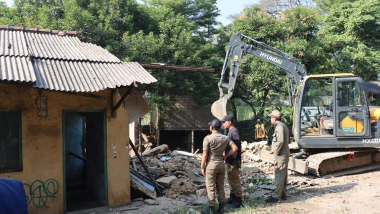 Bogor Bongkar Ratusan Bangunan Demi Selamatkan Warga