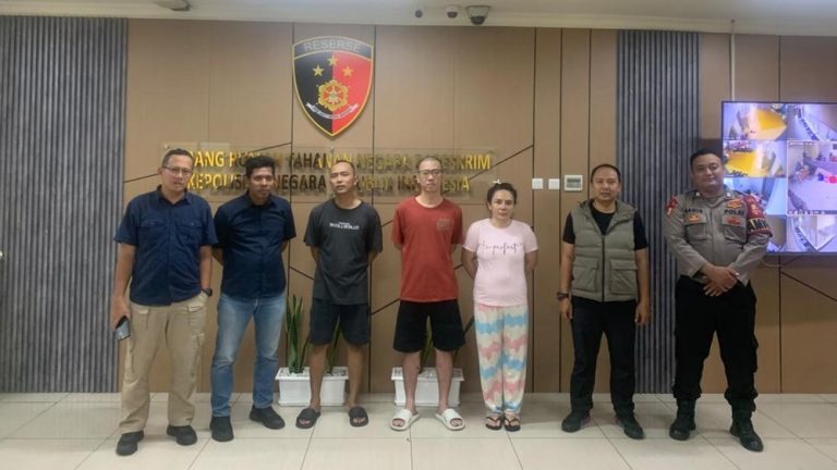 Brankas Misterius Ungkap Jaringan Narkoba Kelab Malam Brankas Misterius Ungkap Jaringan Narkoba Kelab Malam
