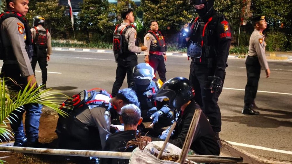 Patroli Malam Brimob Ungkap Kejutan Tak Terduga