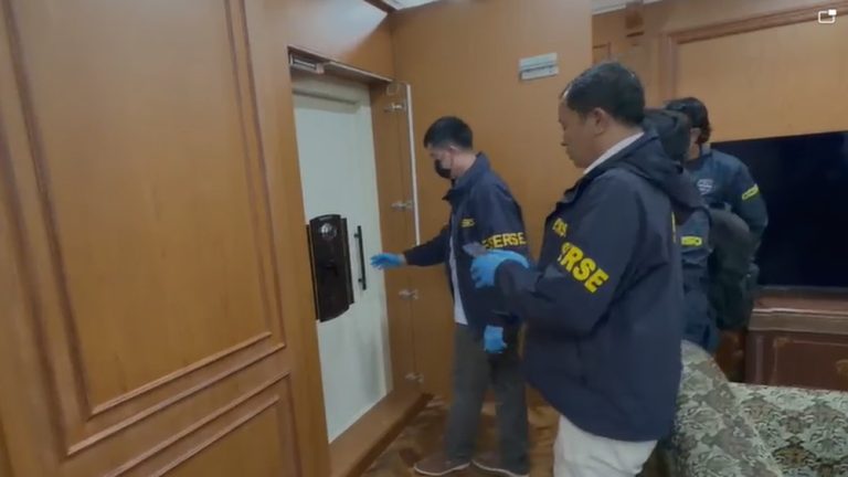 Dinding Rumah Bogor Simpan Brankas Jumbo
