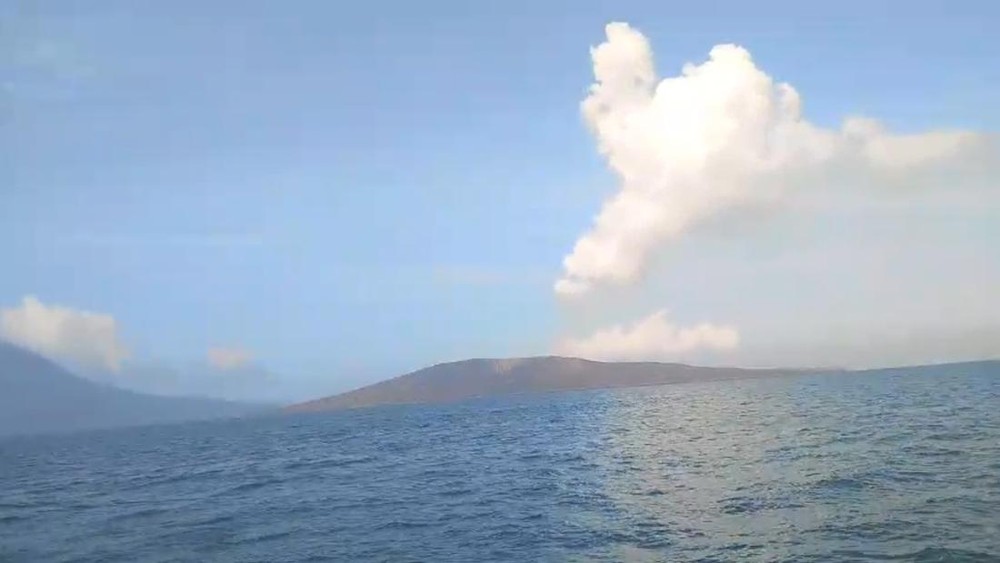 Anak Krakatau Naik Status Warga Pesisir Diminta Waspada