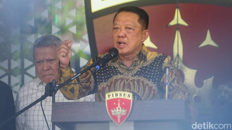Mantan Jampidsus Febrie Adriansyah Diperiksa Kejagung Lolos Penahanan