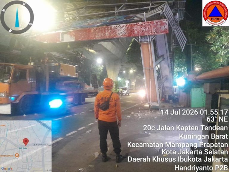 JPO Tendean Rusak Parah Ternyata Gara-gara Ini JPO Tendean Rusak Parah Ternyata Gara-gara Ini