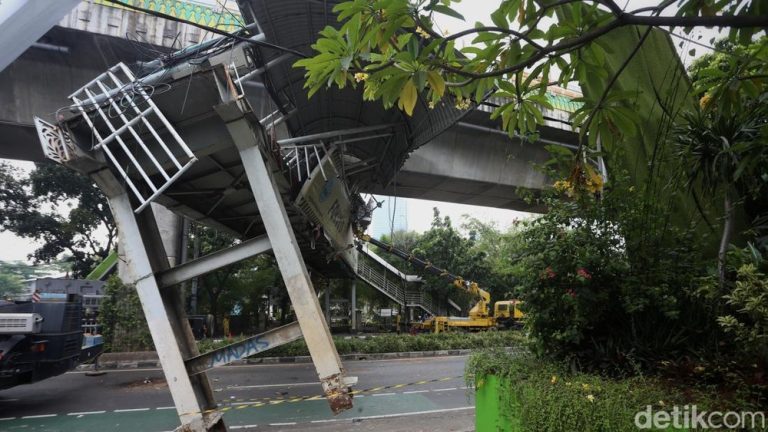 JPO Tendean Runtuh Solusi Cepat Datang JPO Tendean Runtuh Solusi Cepat Datang