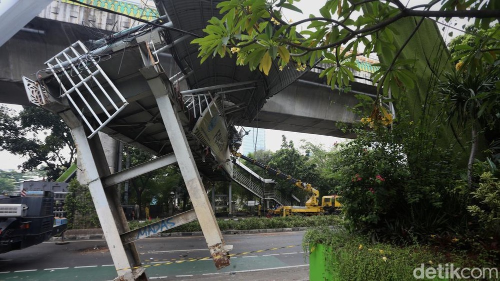 JPO Tendean Runtuh Solusi Cepat Datang