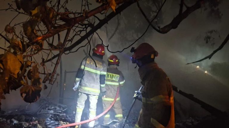Depok Geger Bekas Lahan Sampah Tiba-tiba Terbakar Depok Geger Bekas Lahan Sampah Tiba-tiba Terbakar