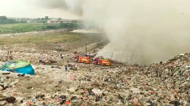 TPA Jatiwaringin Masih Membara Apa yang Terjadi