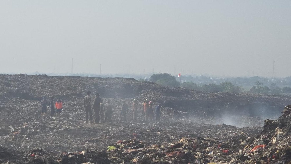 Peringatan KLH Usai Api Jatiwaringin Padam