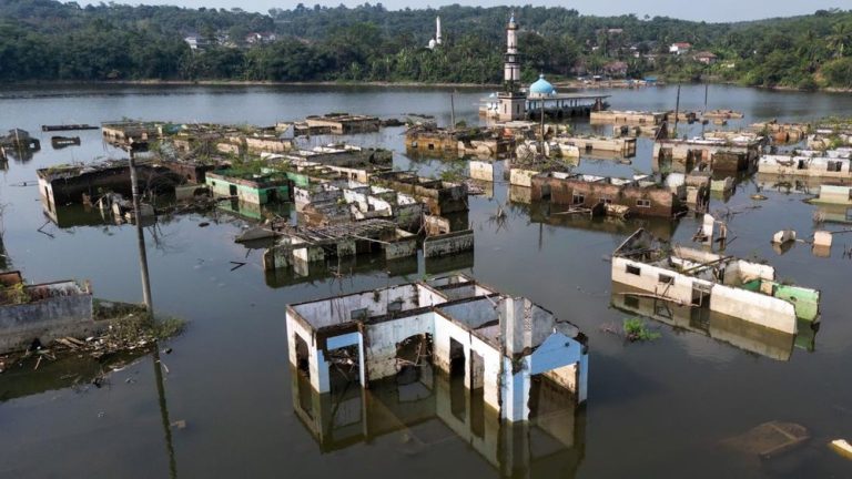 Kampung Atlantis Lebak Bangkit dari Dasar Bendungan