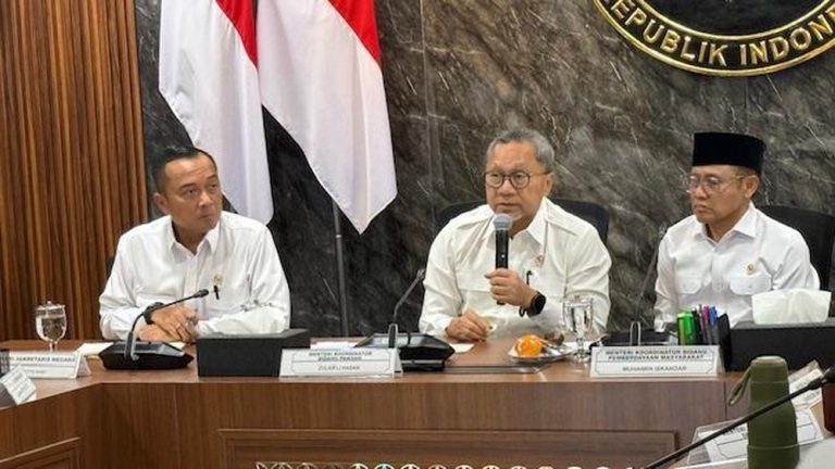 Zulhas Bongkar Fungsi Ganda Koperasi Desa Zulhas Bongkar Fungsi Ganda Koperasi Desa