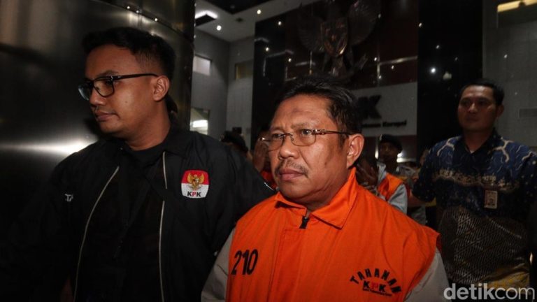 Gaya Hidup Mewah Bupati Lombok Barat Terbongkar