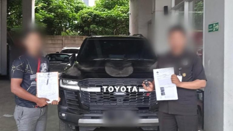 Mobil Mewah Bupati Kuansing Akhirnya Tiba di Markas KPK