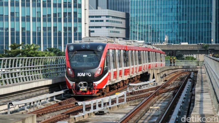 LRT Cawang Gelap Dentuman Aneh Penumpang Panik