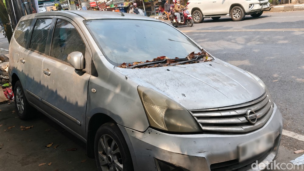 Warga Bandung Heboh Mobil Terparkir Misterius