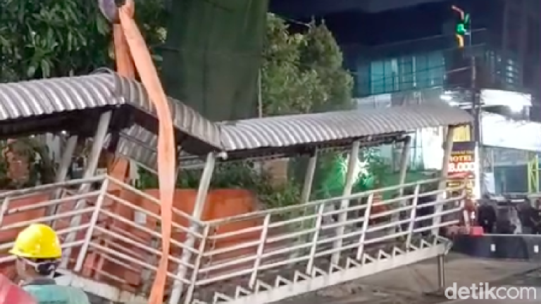 Penyebab Sebenarnya JPO Tendean Dibongkar Lebih 10 Jam